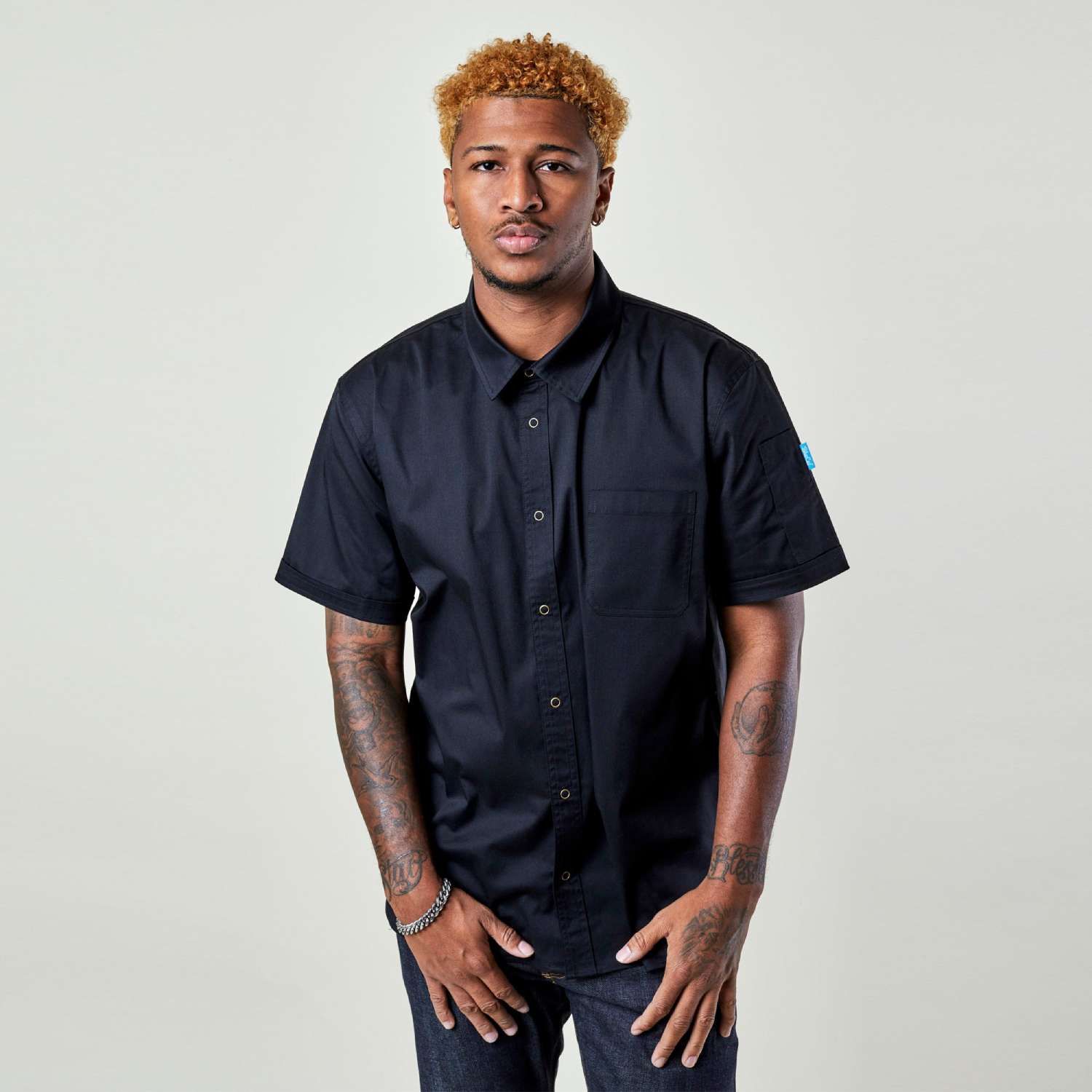 Image of person wearing Logan work shirt in black. | BlueCut Aprons